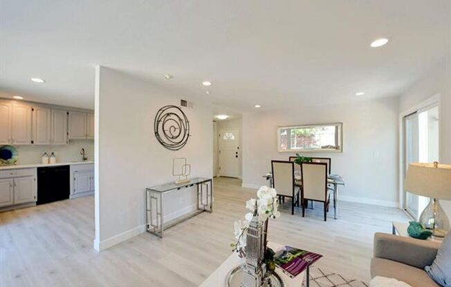 Cute Home in Blossom Hill with A/C, Fresh Paint, Wood Laminate Flooring, Detached Bonus Room!