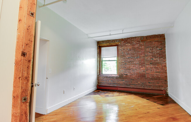 2 beds, 1 bath, 1,100 sqft, $4,400, Unit E214