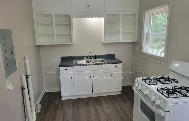 Charming 3 Bedroom Home in Brookhaven!