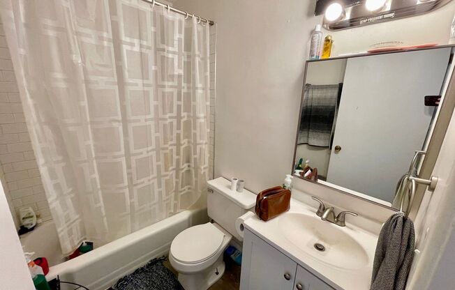 2 beds, 1 bath, $1,295, Unit 302