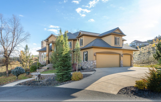 1610 E EAGLE FEATHER LN