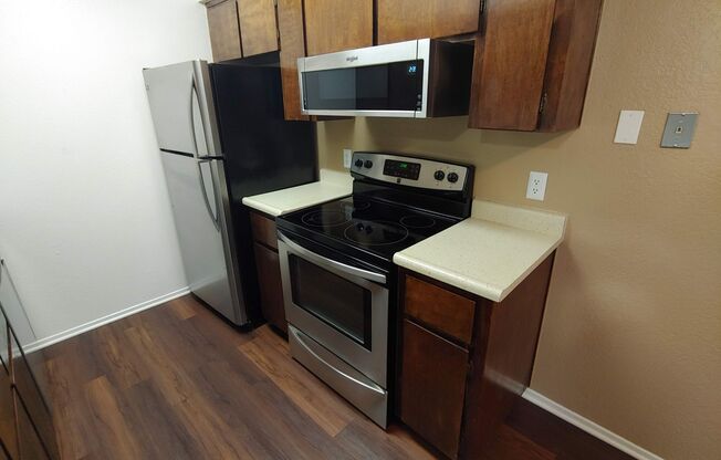 2 beds, 1 bath, 900 sqft, $1,585, Unit 1870-101