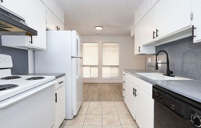1 bed, 1 bath, 720 sqft, $1,095, Unit UNIT 12