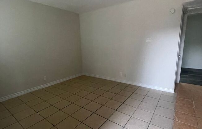 1 bed, 1 bath, 492 sqft, $1,000, Unit C-8