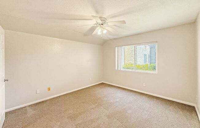 Gorgeous 1B/1BA Condo w/ Washer/Dryer, Walk-In Closet & Resort-Style Amenities!