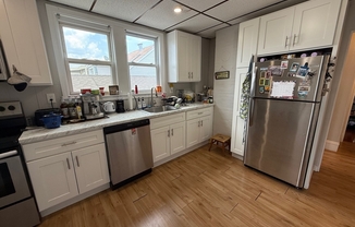 3 beds, 1 bath, 1,296 sqft, $3,400, Unit 3