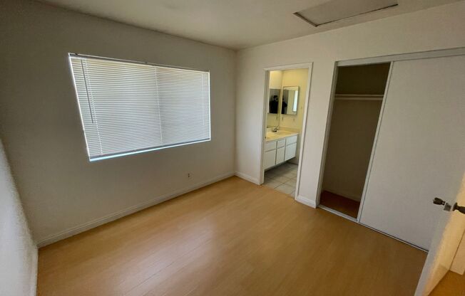 LARGE 4 BEDROOM 3 BATHROOM HOME IN MORENO VALLEY WITH LARGE YARD!