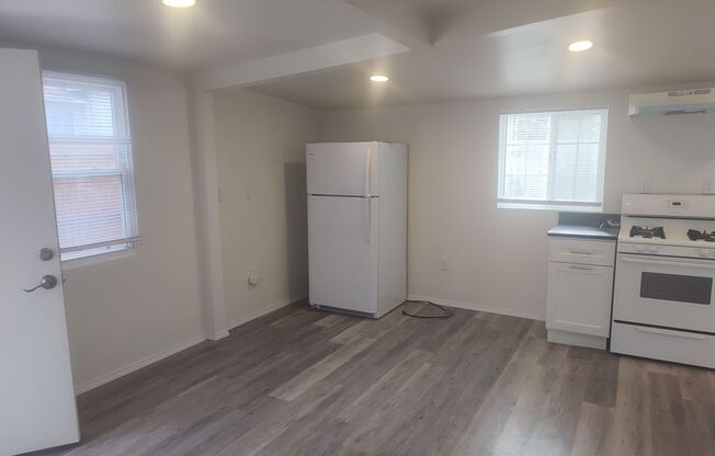 Updated 1-bed ADU near downtown Oxnard with parking, laundry & small private yard