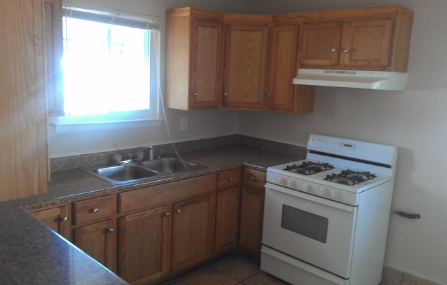 3 beds, 1 bath, $1,300