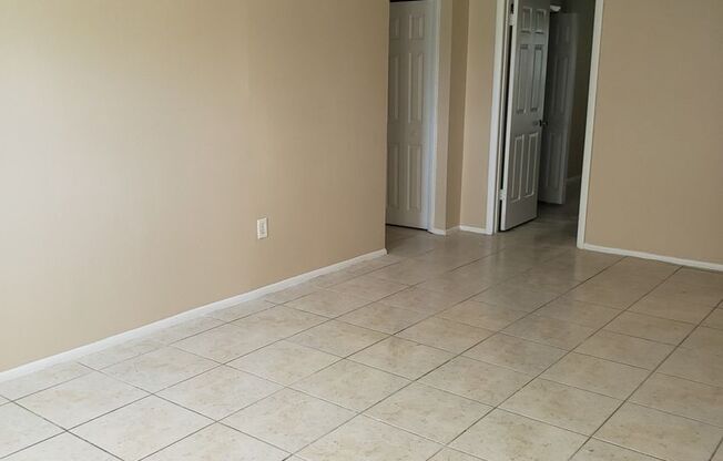 Nice and Spacious Condo 2Bed/1Bath