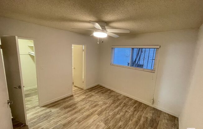 25 NAVY ST