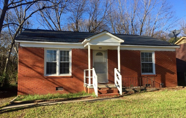 Available Now! 3 Bed/1 Bath in Enderly Park!