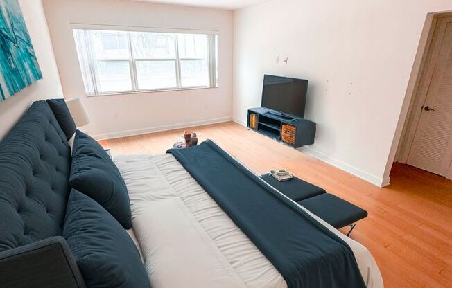 2 beds, 1 bath, 700 sqft, $2,250, Unit 106