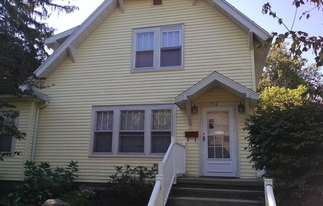 3 Bedroom, 1.5 bath Home: Available July 2026!