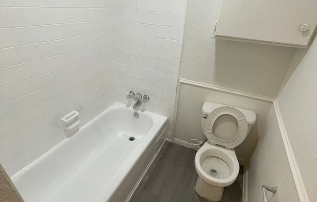 1 bed, 1 bath, 592 sqft, $675, Unit 225W