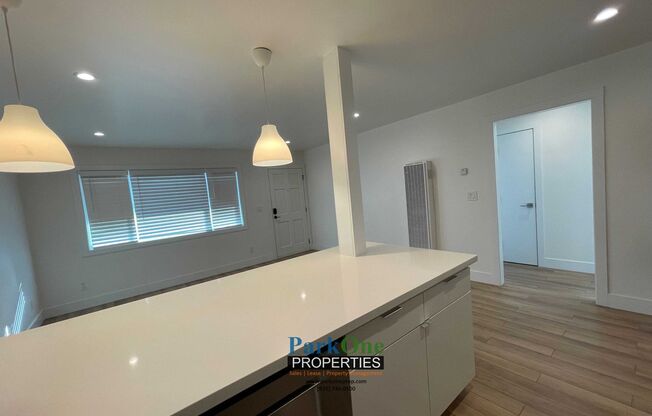 2 beds, 1 bath, 726 sqft, $3,250