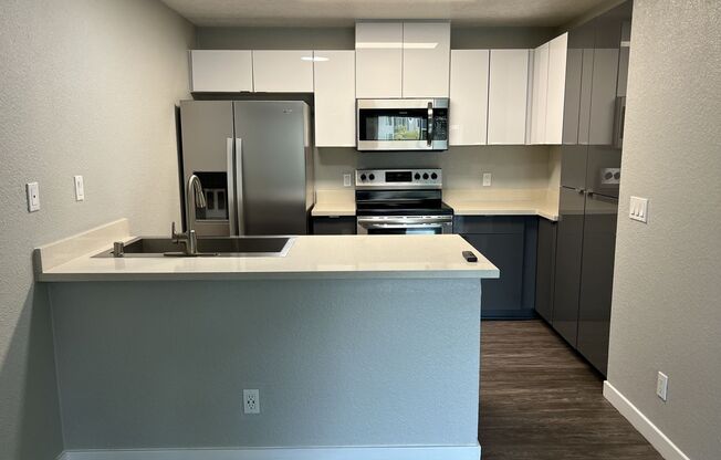 2 beds, 1 bath, 821 sqft, $2,760, Unit B027