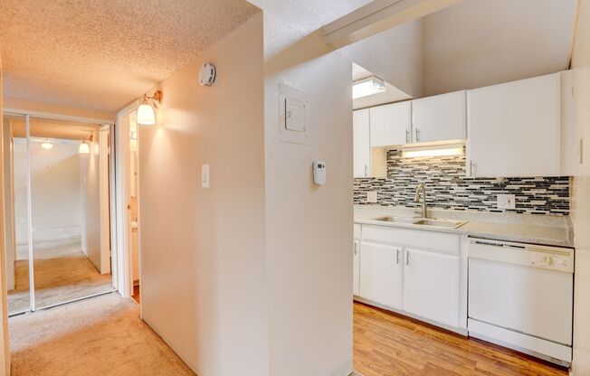 1 bed, 1 bath, 576 sqft, $1,710, Unit 9409