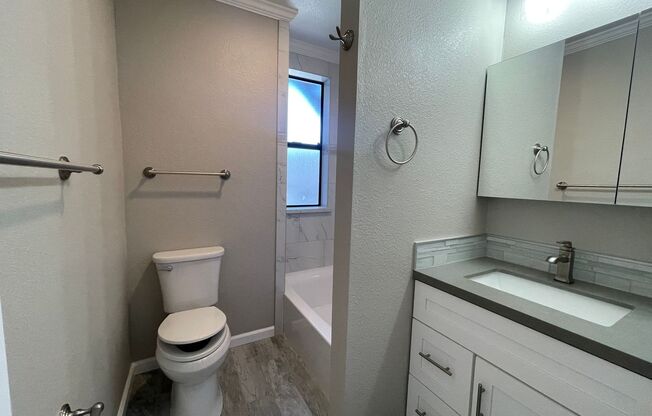 2 beds, 1 bath, $2,600, Unit 3