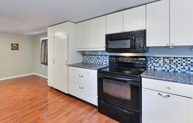 Charming Remodeled Rambler 3 Bdrm 2.75 Bath with Spacious Yard Kent East Hill