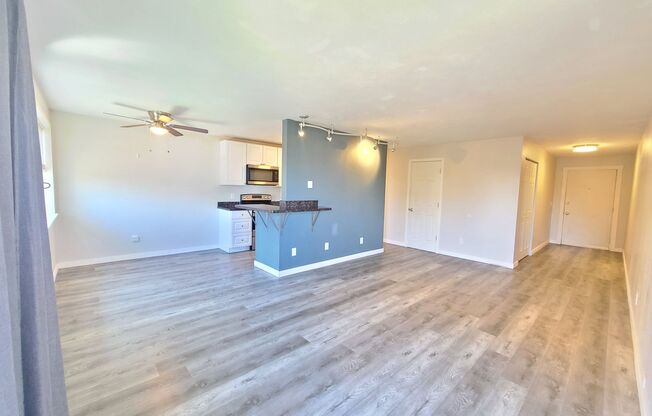 2 beds, 1 bath, $1,295, Unit 210