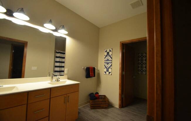 Hub | 3 BR | 2 Bath | Bathroom | Three Sixty Real Estate