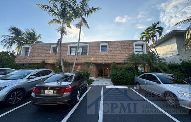 Waterfront with Pool - Las Olas Isles - walk to Las Olas, Beach $995 Special Dep & $995 First month w/ approved credit!