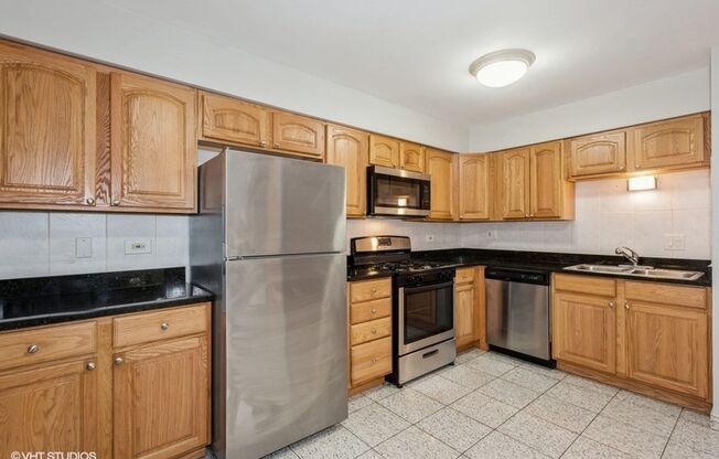 2 beds, 2 baths, 1,085 sqft, $1,995, Unit 5202-307