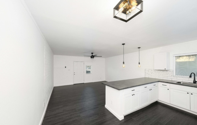 2 beds, 1 bath, 750 sqft, $1,597, Unit 4121-A