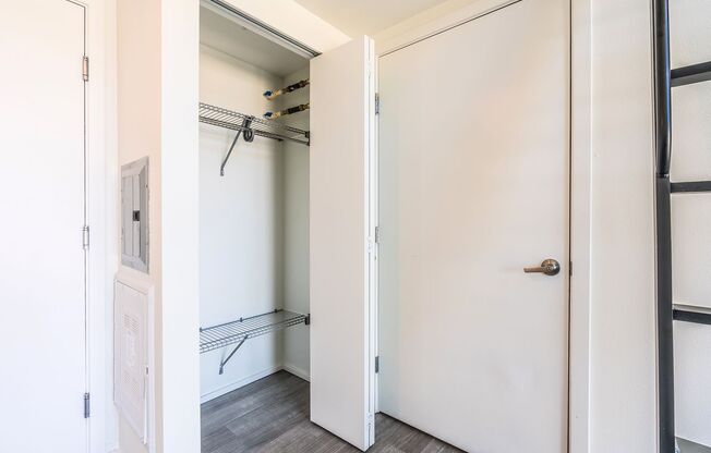 Studio, 1 bath, 439 sqft, $1,725, Unit 711
