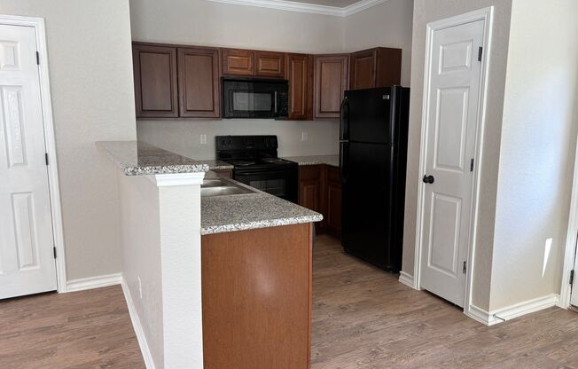 Beautifully Renovated Town-home - Near Medical Center