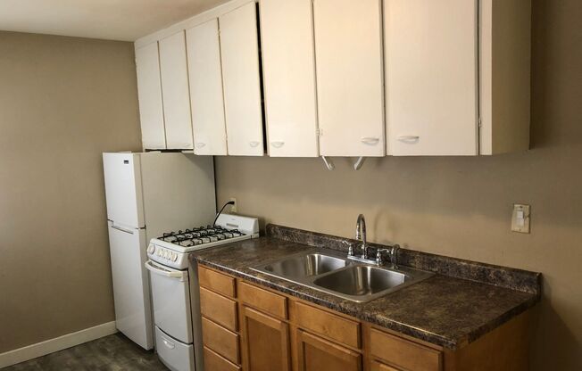 1 bed, 1 bath, 500 sqft, $933, Unit #11