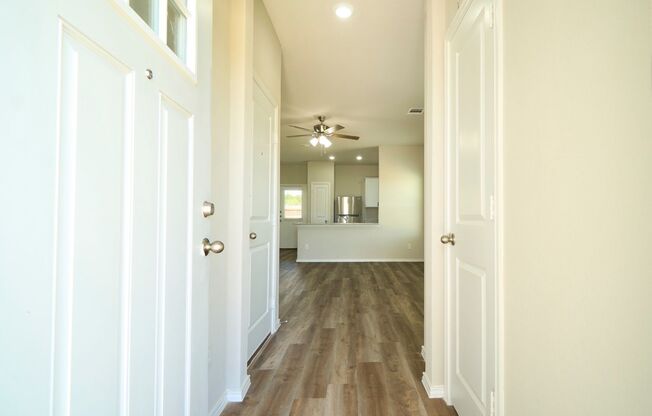 Hunters Ranch Beauty! 3 Bedroom 2 1/2 Bath Townhome