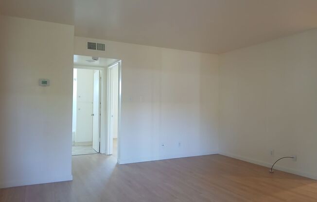 1 bed, 1 bath, 698 sqft, $1,200, Unit 221
