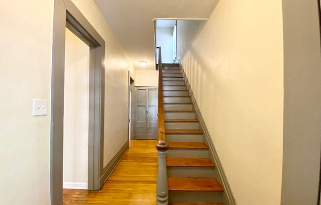 5 bedroom /2 bath Mins. from UC for $750/pp ($3750/mo)! Off-Street Parking included!