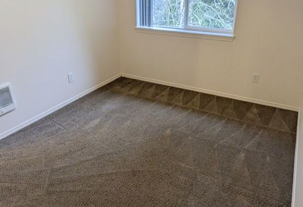 2 beds, 1 bath, 750 sqft, $1,195, Unit 31
