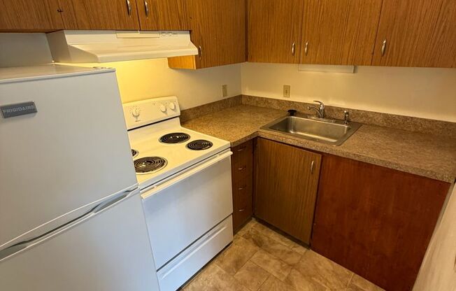 2 beds, 1 bath, $1,450, Unit 19