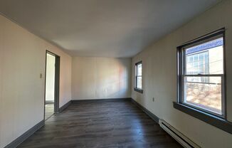 2 beds, 1 bath, $1,050, Unit Apt 3