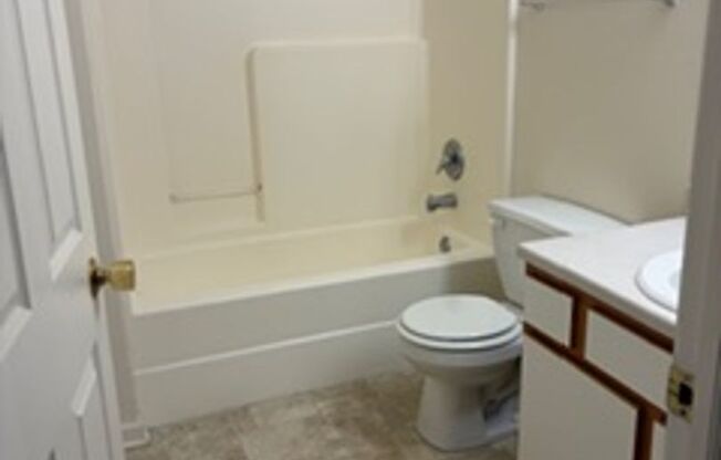 1 bed, 1 bath, 670 sqft, $1,049, Unit 105