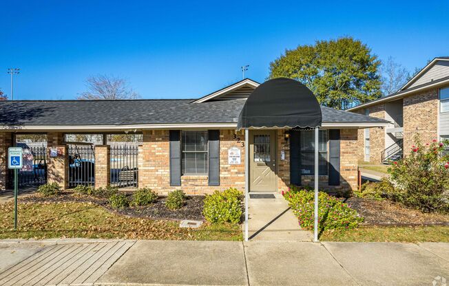 Seasons & Woodale Apartments