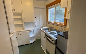 Studio, 1 bath, $850, Unit 606 Main Ave.