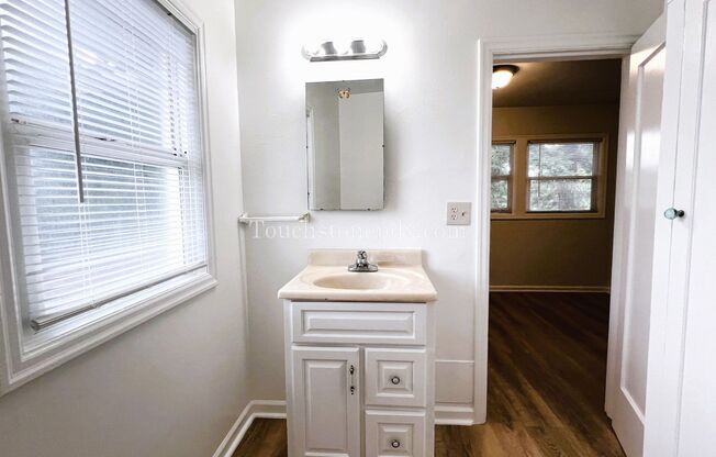 Studio, 1 bath, $995, Unit #4