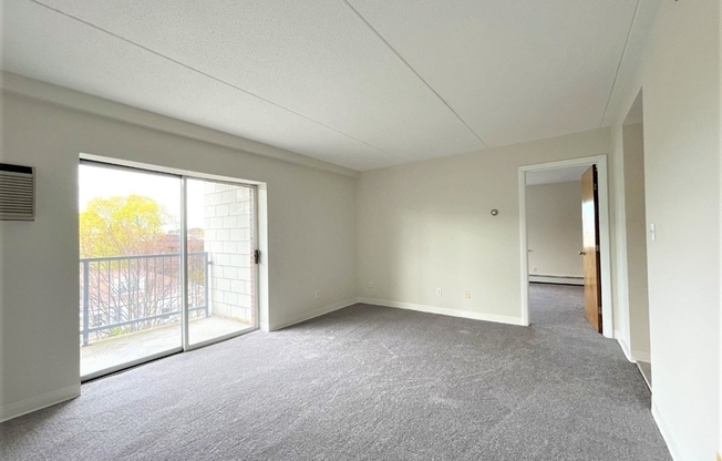 2 beds, 1 bath, 800 sqft, $2,200, Unit 43