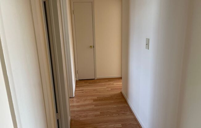 2 beds, 1 bath, 850 sqft, $1,120, Unit 810-3