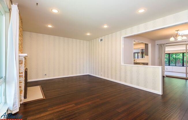 Beautiful Home | Remodeled Kitchen | Central A/C