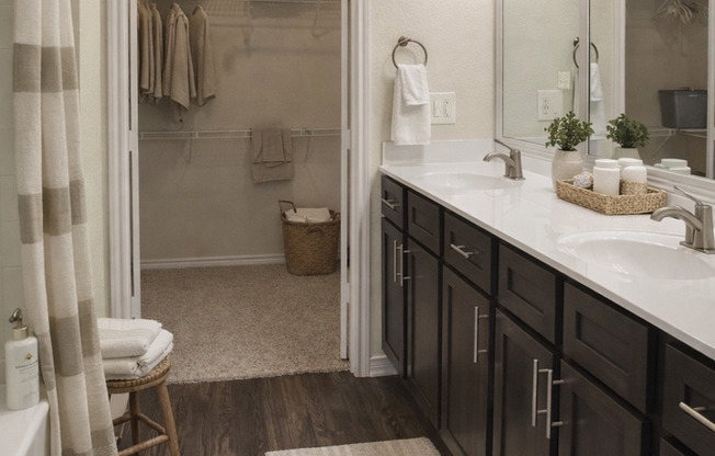 2 beds, 2 baths, 1,195 sqft, $1,632, Unit 1036