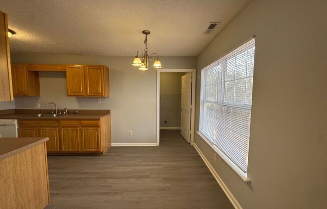 2 beds, 1 bath, 730 sqft, $775, Unit D32