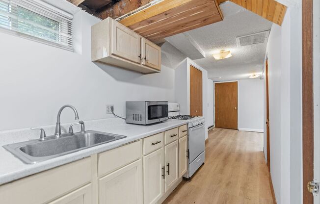4255-4257 N Thomas Ave