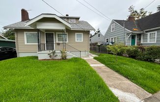 Large 5 Bedroom with Bonus Room in NE Portland!