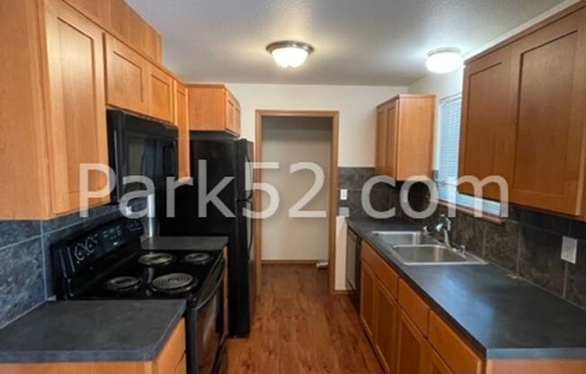 2 beds, 1 bath, $1,695